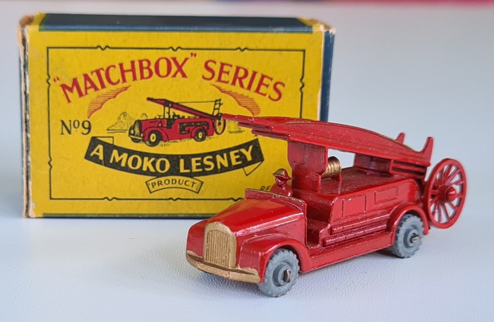Vintage Matchbox 9 Dennis Fire Engine with Escape Ladder Diecast model 1950's