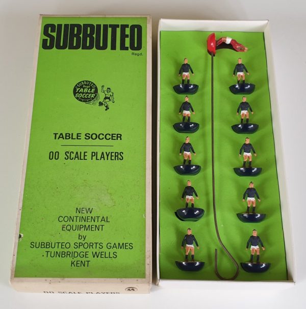 Vintage Subbuteo HW team 44 Dundee Falkirk 1960's 1970's